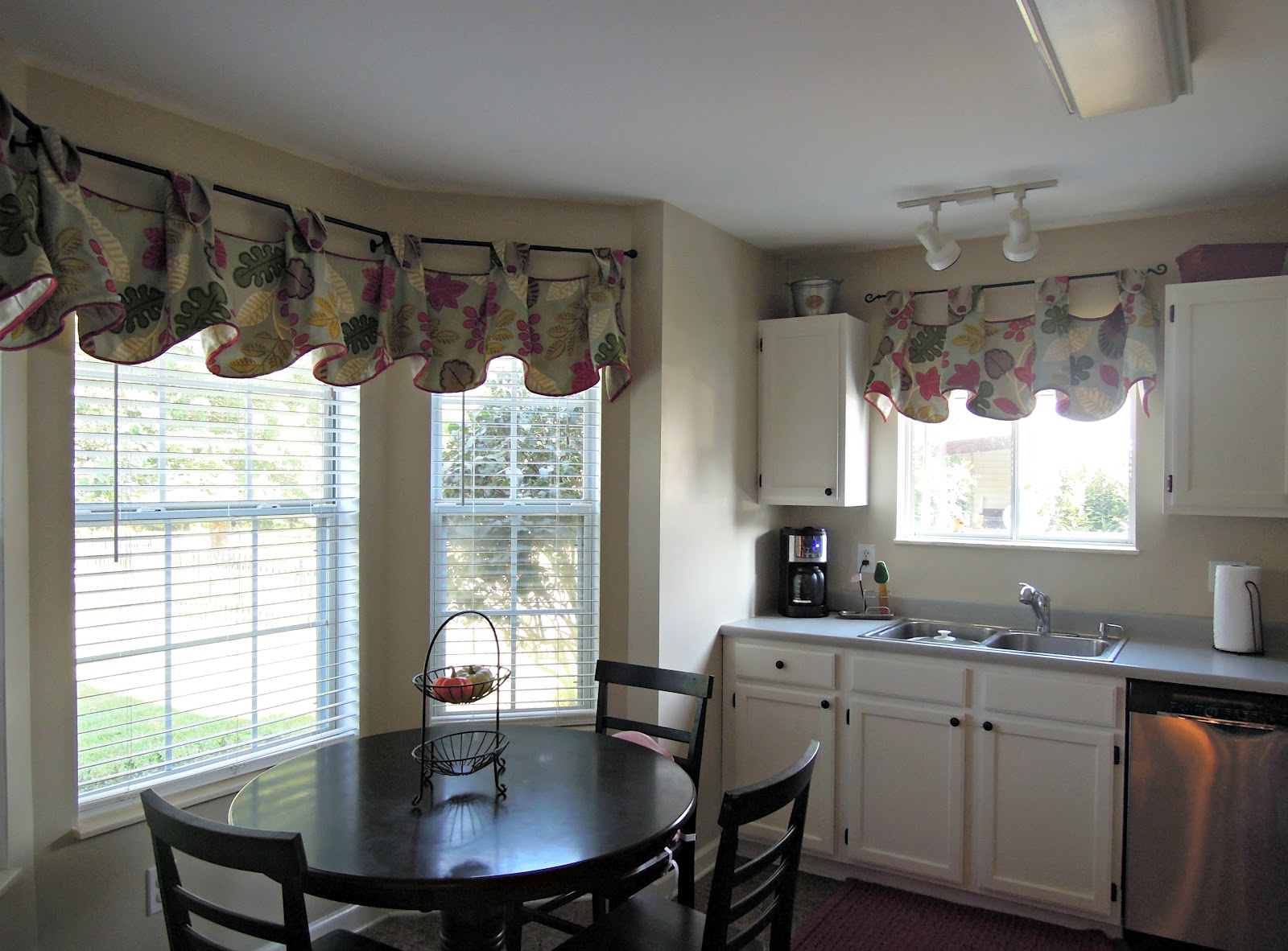 kitchen bay window curtain rods