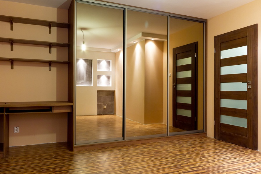 mirrored closet door designs