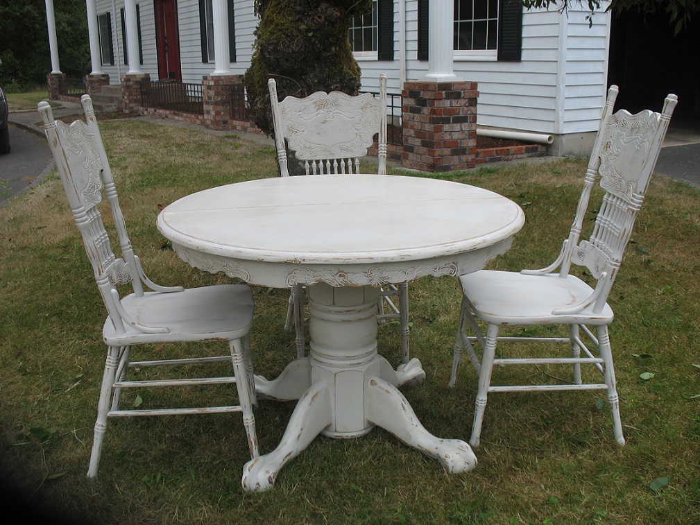 round kitchen table distressed