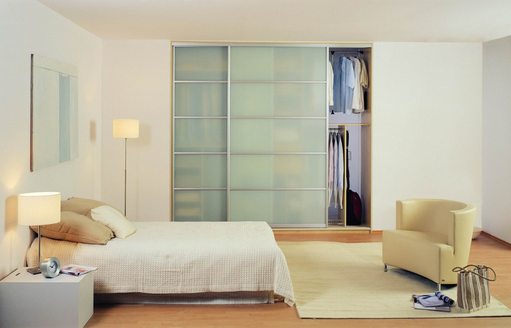 sliding closet doors floor to ceiling