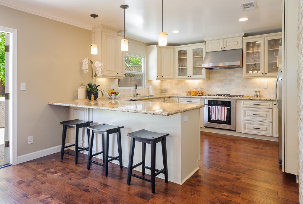 traditional kitchens cupboards