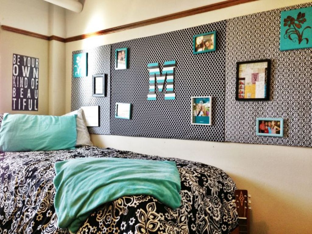 wall decor ideas for dorm rooms