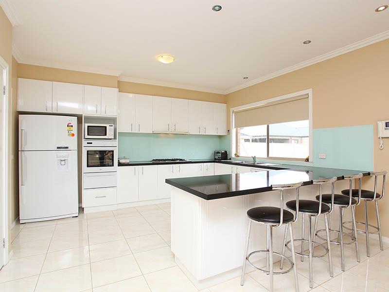 white appliance kitchens